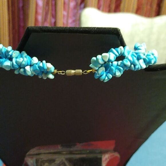 Vintage Multi Strat Chips Turquoise & Coral w/Seed Pearls Gold Tone Bead Necklac - Picture 3 of 8